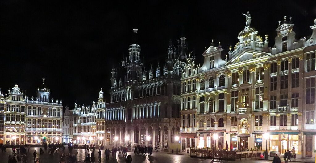 La Grand-Place de Bruxelles illuminée la nuit